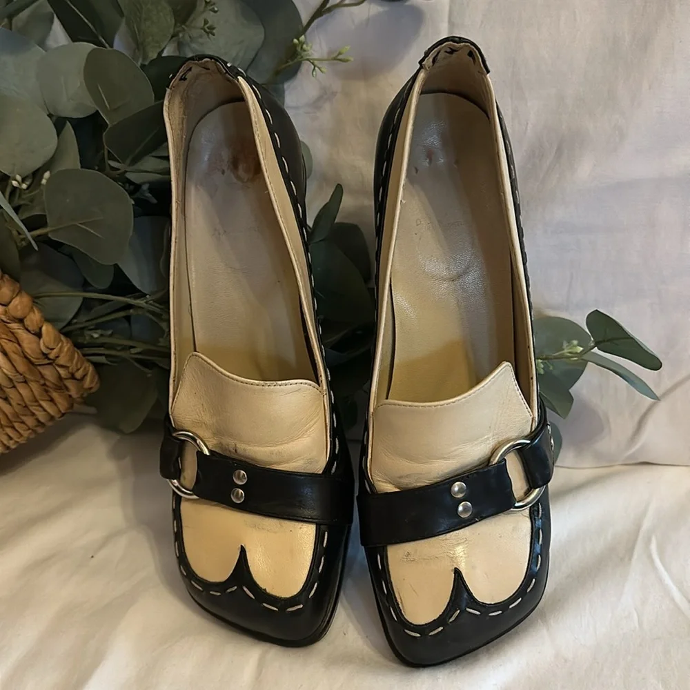 John Fluevog | Women's | Black/Cream | stitching | 9 | Mary Jane | heel| loafers - Picture 3 of 16